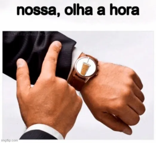 meme engraçado escrito "nossa, olha a hora", mostrando uma pessoa olhando seu relógio de pulso sem ponteiros, somente com uma imagem de café